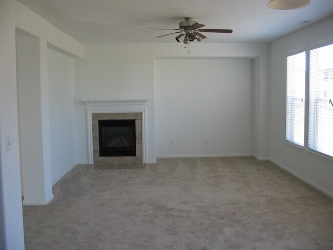 Building Photo - Fishers 4BDRM, 2.5BA home near Hamilton Town Center!