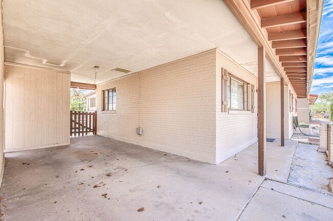 Building Photo - Beautiful 3 bed-1 bath house
