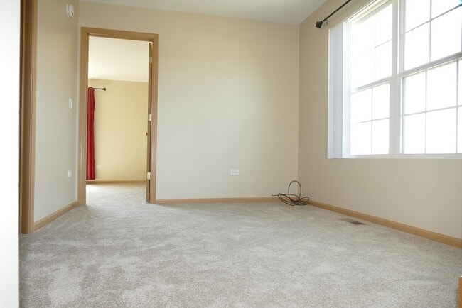 Building Photo - 237 S Oak Creek Ln