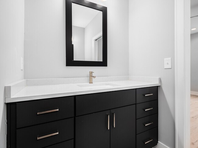 Building Photo - 928 Pullman Plz