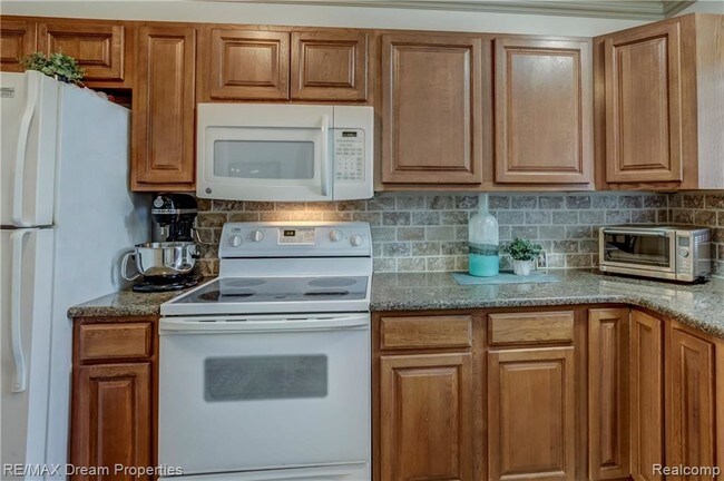 Building Photo - 3501 W 14 Mile Rd