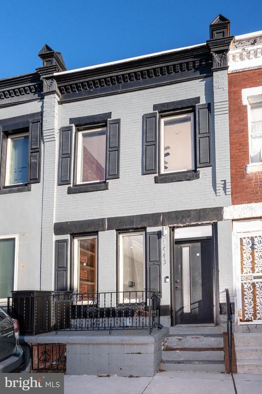 Building Photo - 1443 N Hollywood St