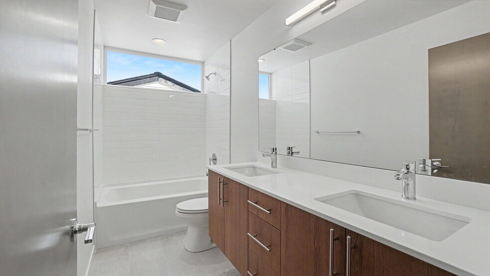 Building Photo - 5567 23rd Ave S