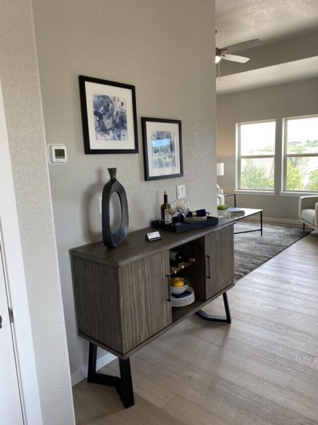 Building Photo - Flying Horse Luxury 4 Bed Townhouse with Mt. Views