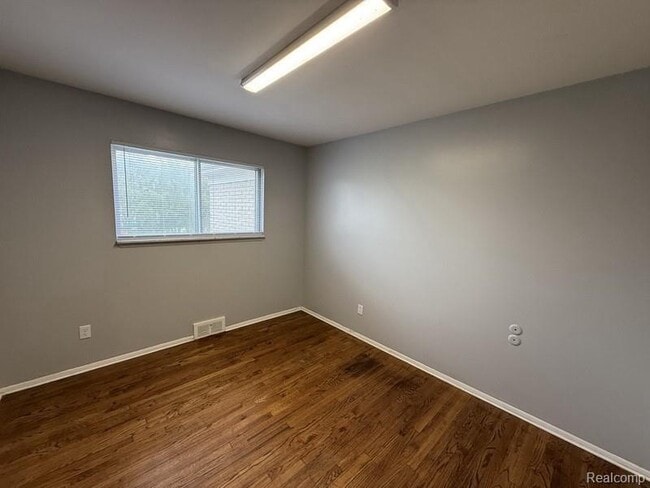 Building Photo - 34660 MacDonald Dr