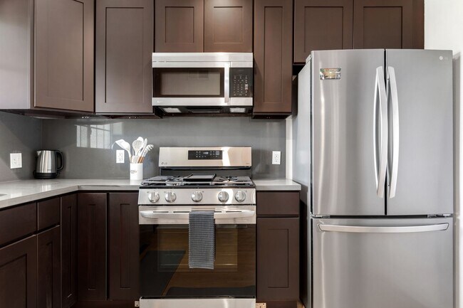 Building Photo - 10777 Ashton Ave