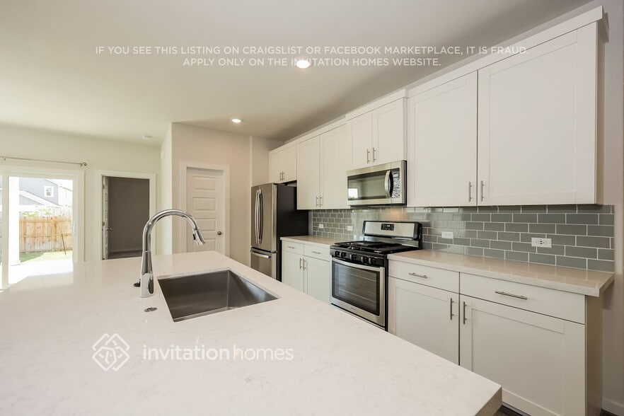 Building Photo - 4727 Audubon Pl