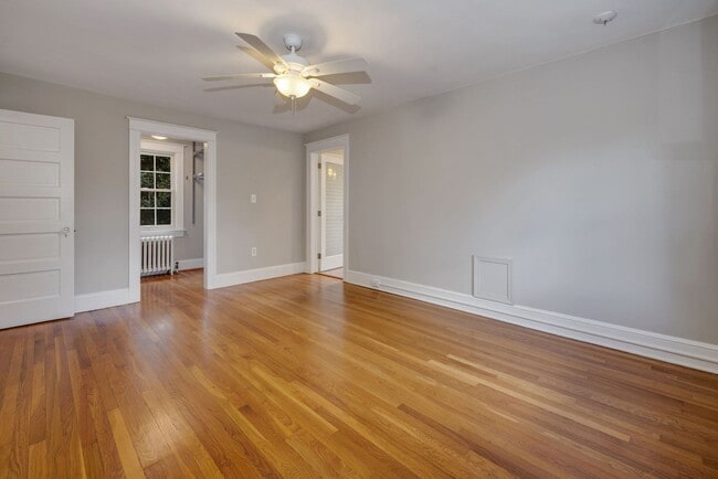 Building Photo - 4 Bed 4 Bath - Bethesda Expanded Colonial - One Car Garage