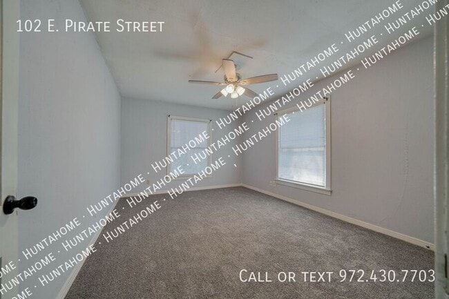 Building Photo - 102 E Pirate St