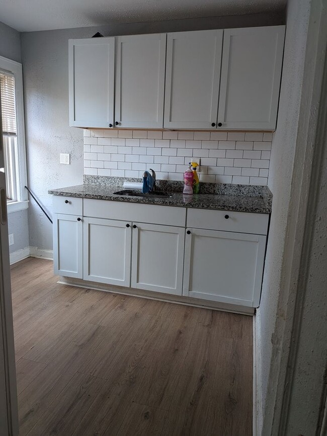 Building Photo - Brick 4 bedroom