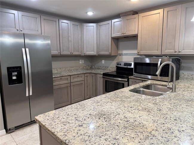 Building Photo - 17097 Thompson Ave