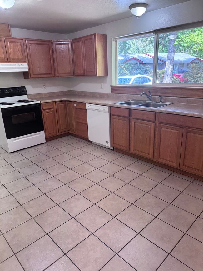 Building Photo - Gig Harbor 2 bed 1 Bath home available June 1