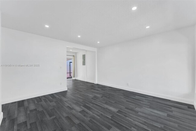 Building Photo - 4917 SW 43rd Terrace