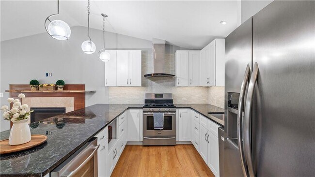 Building Photo - 40 Sachem Rd