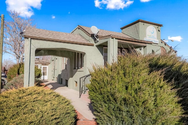 Building Photo - Updated 1 bed with flex space and yard