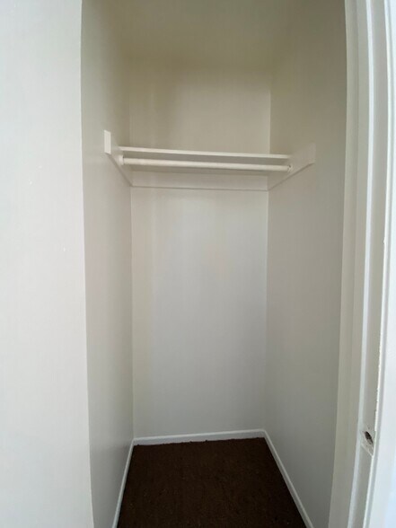 Building Photo - 4225 Parkwood Ct