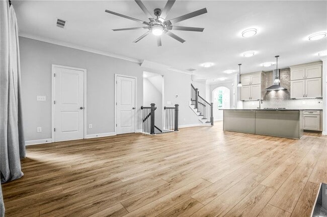 Building Photo - 421 Retreat Ln