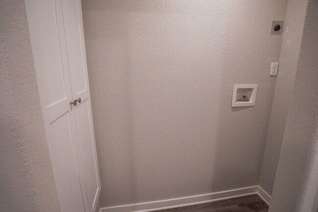 Building Photo - 2 Bedroom 2 Bathroom Home in Fayetteville, AR