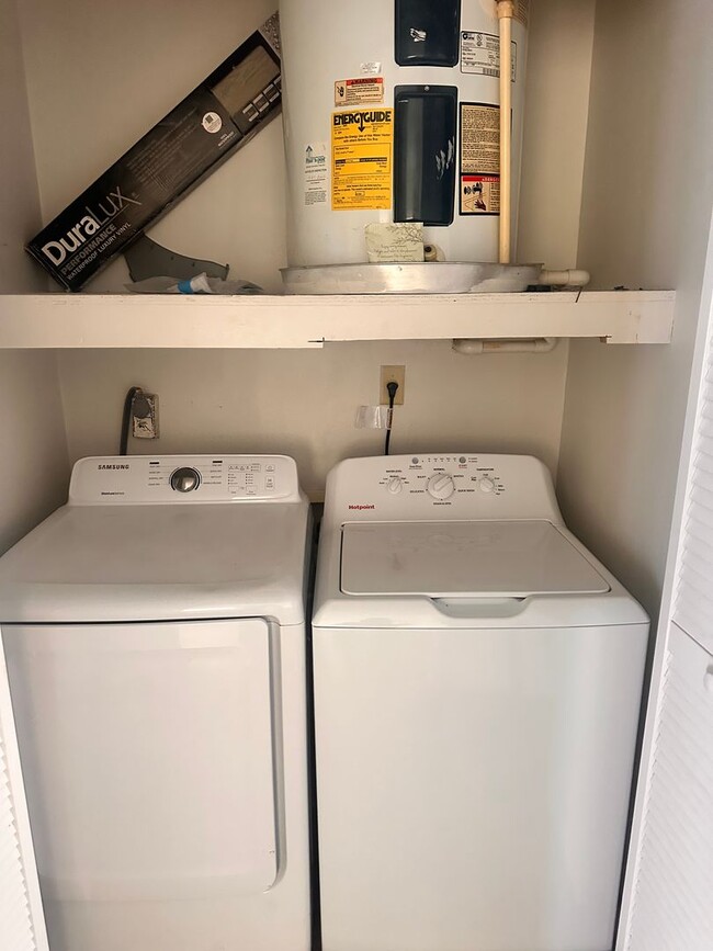 Building Photo - 2/2 Duplex next door to Baldwin Park