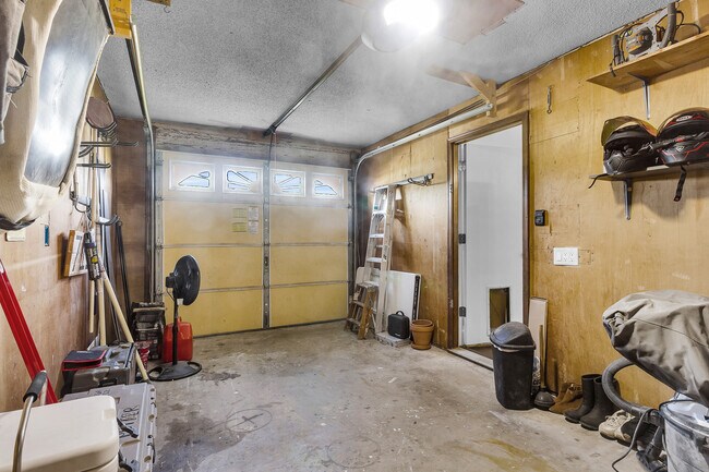 Building Photo - 715 Windy Trail