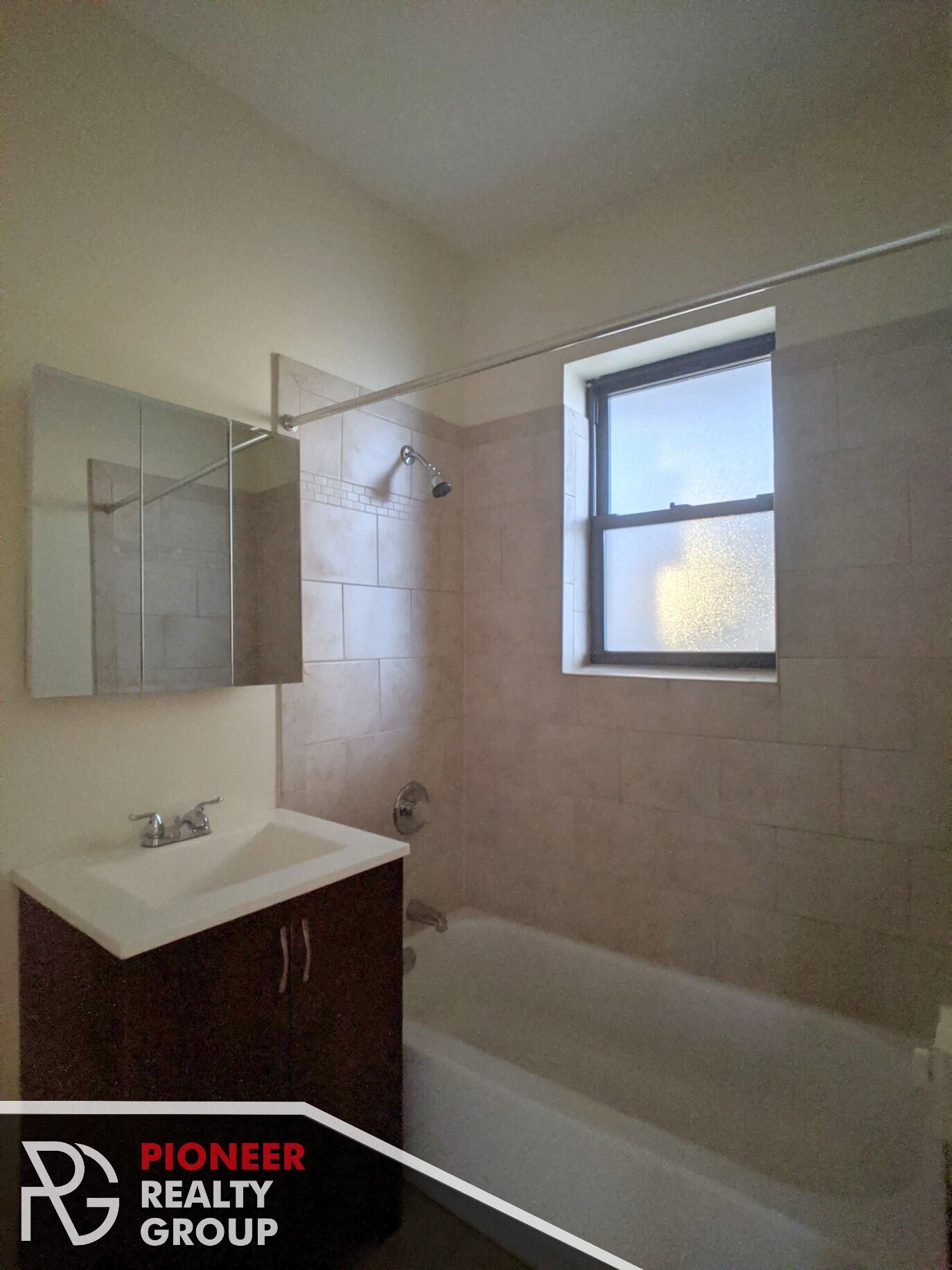 Building Photo - 4409 N Wolcott Ave