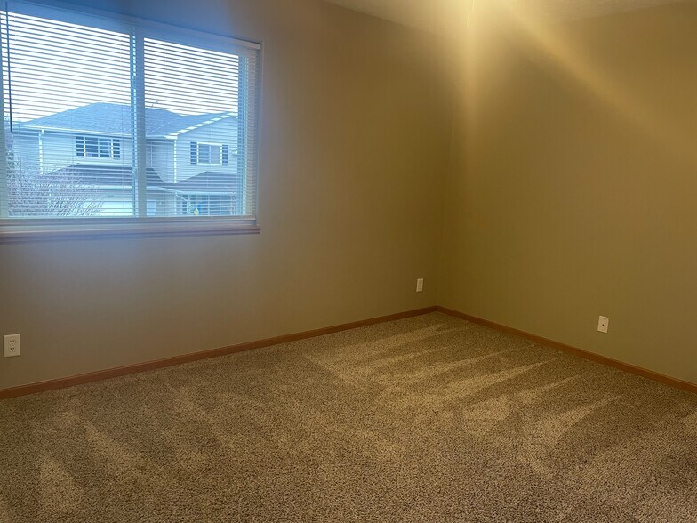 Building Photo - 6630 Shadow Pines Place