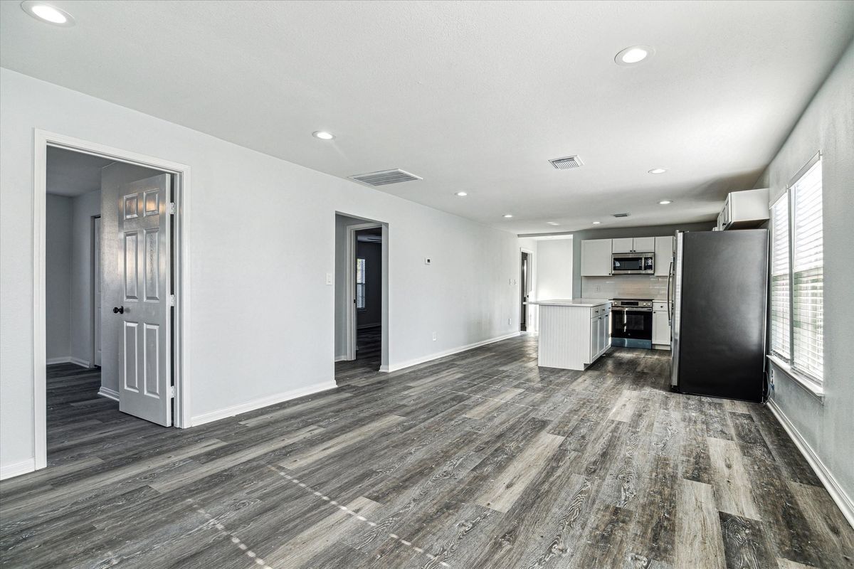 Building Photo - 7846 S Howton St