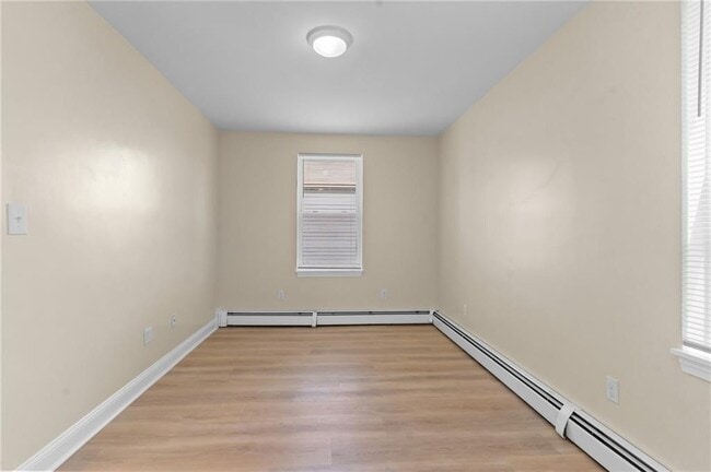 Building Photo - 176 Pavilion Ave