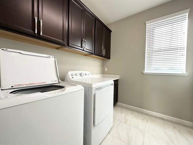 Building Photo - 6025 Palermo Way