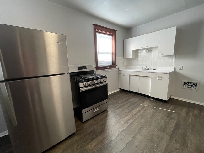 Building Photo - 4226 Dewey Ave