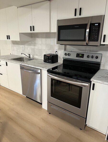 New Appliances - 5129 137th St SE