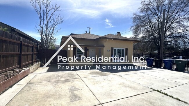 Building Photo - Charming 2bd/1ba Duplex- 5 Minutes From UC...