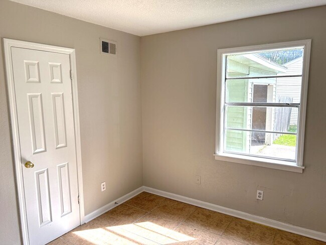 Building Photo - 3130 Fairmeadow Horn Lake, MS 38637