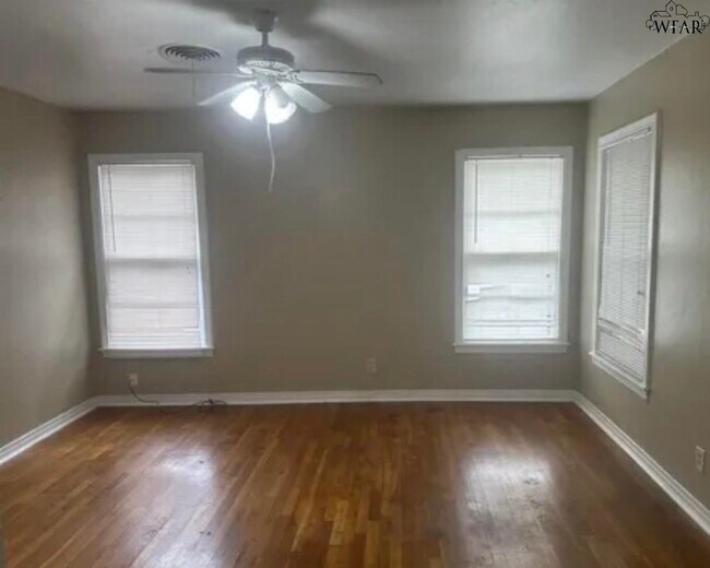 Building Photo - 2612 Fairway Dr