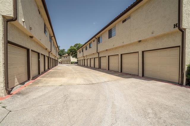 Building Photo - 5590 Spring Valley Rd