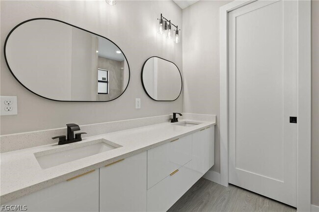 Building Photo - 538 Paloma Ave