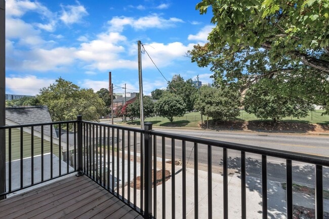 Building Photo - Modern New Construction Townhome with Roof...