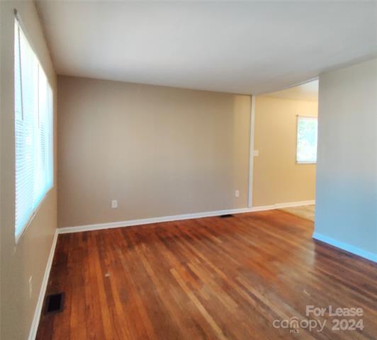 Building Photo - 933 Yellowstone Dr