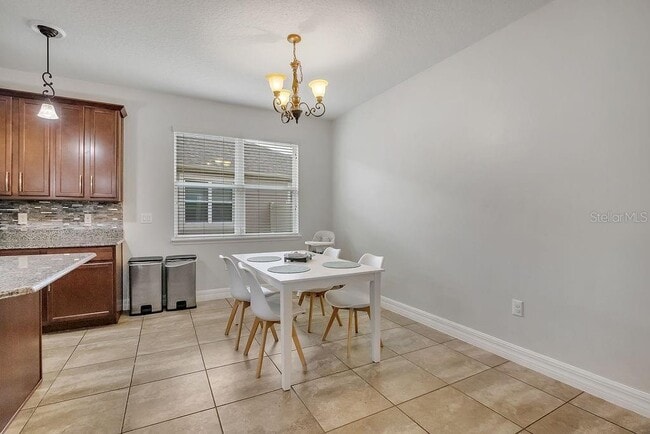 Building Photo - 2450 Chateau Lp