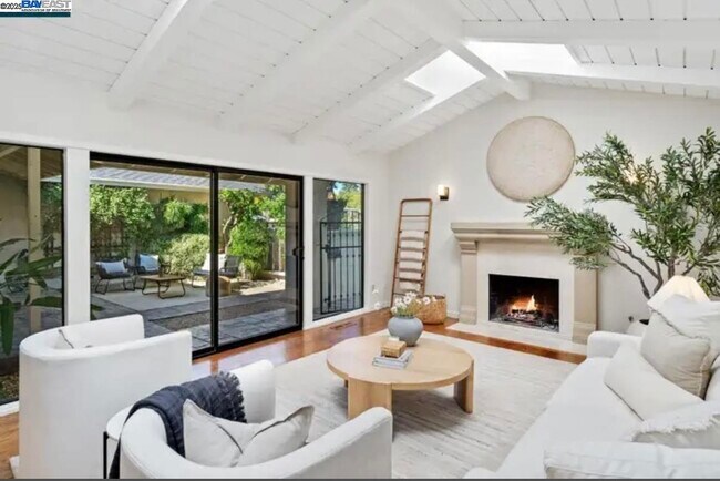 Building Photo - 131 Clover Hill Ct