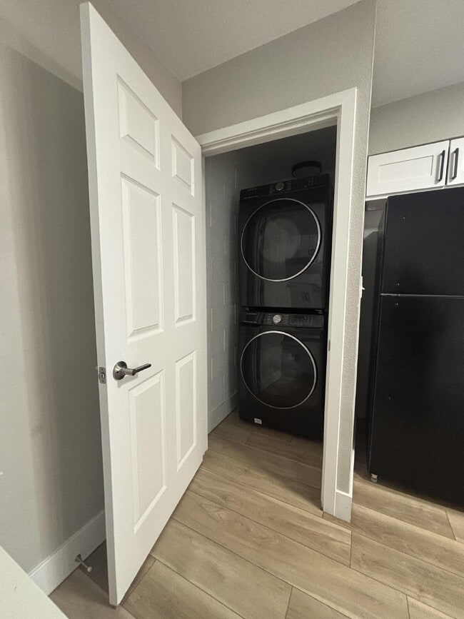 Building Photo - 3BR/2BA Single-Story — Minutes to Strip & Airport