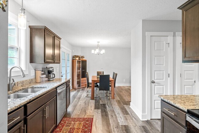 Building Photo - 180 Sambar Dr