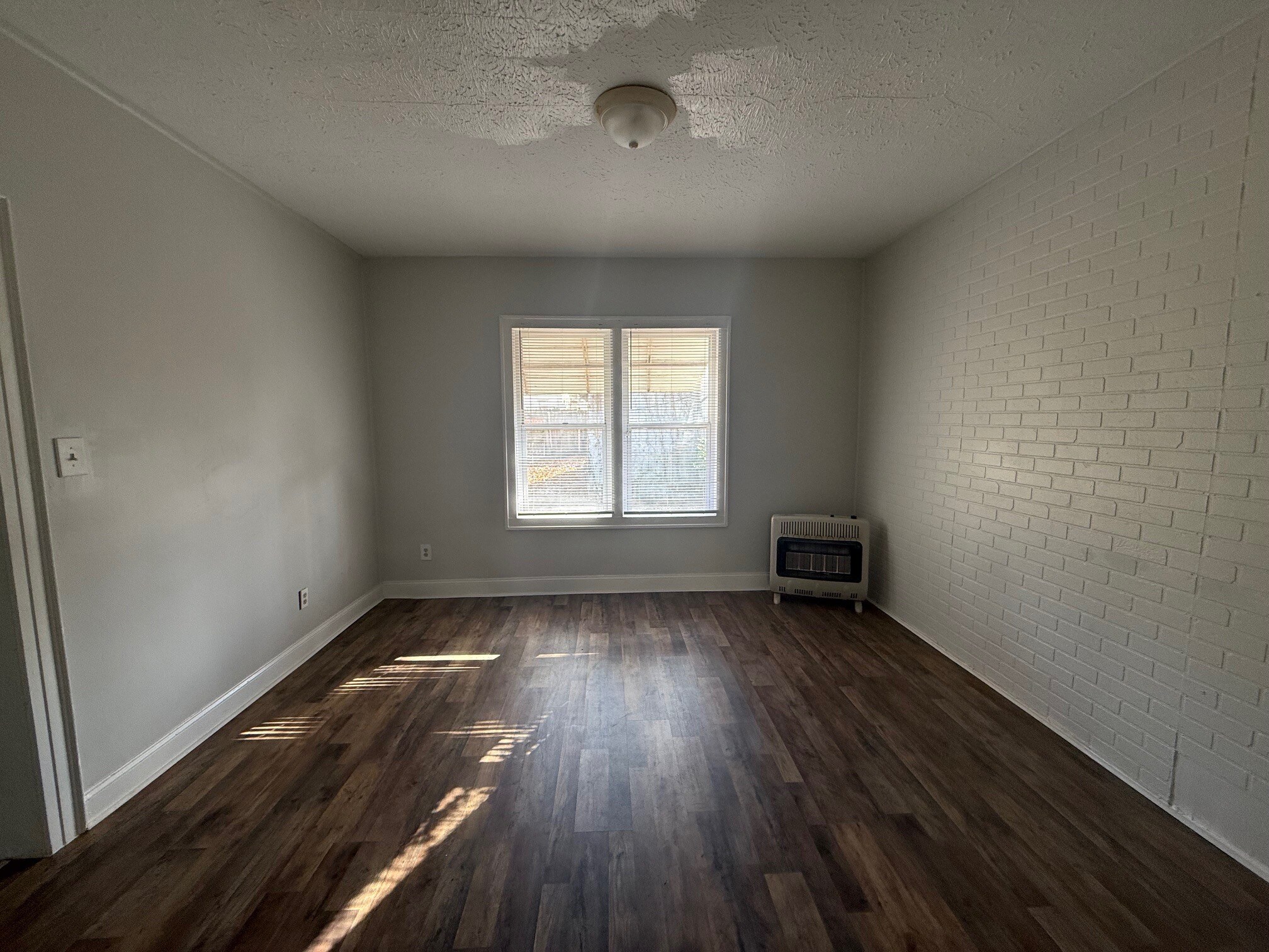 Building Photo - 337 5th Ave W