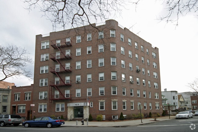 Building Photo - 123 Marine Ave