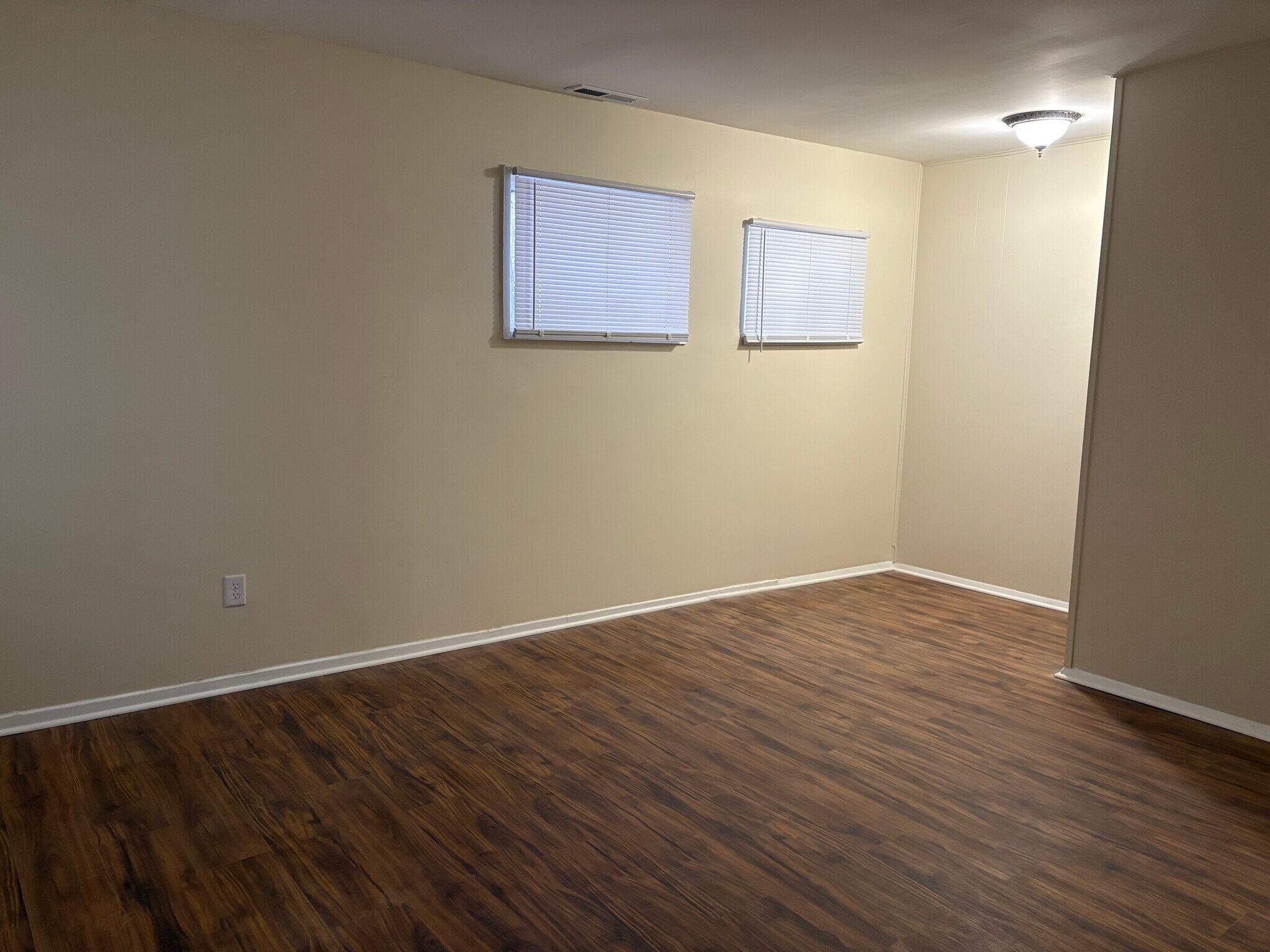 Living Rm/D.R - 712 E 49th Ave