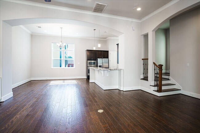 Building Photo - 5648 Larkin St