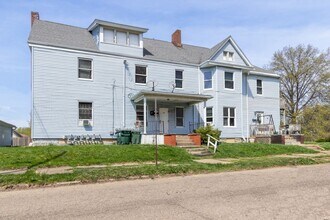 Building Photo - 205 W Cambridge St