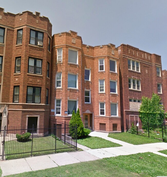 Building Photo - 8014 S Maryland