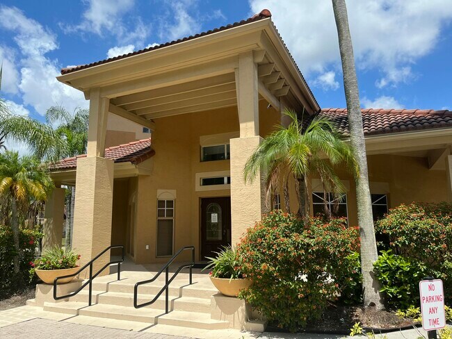 Building Photo - 4751 Via Palm Lakes