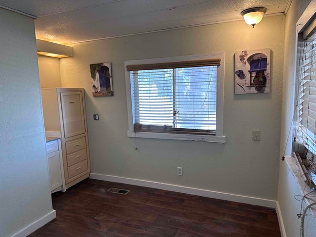 Building Photo - 4048 Boulder Dr